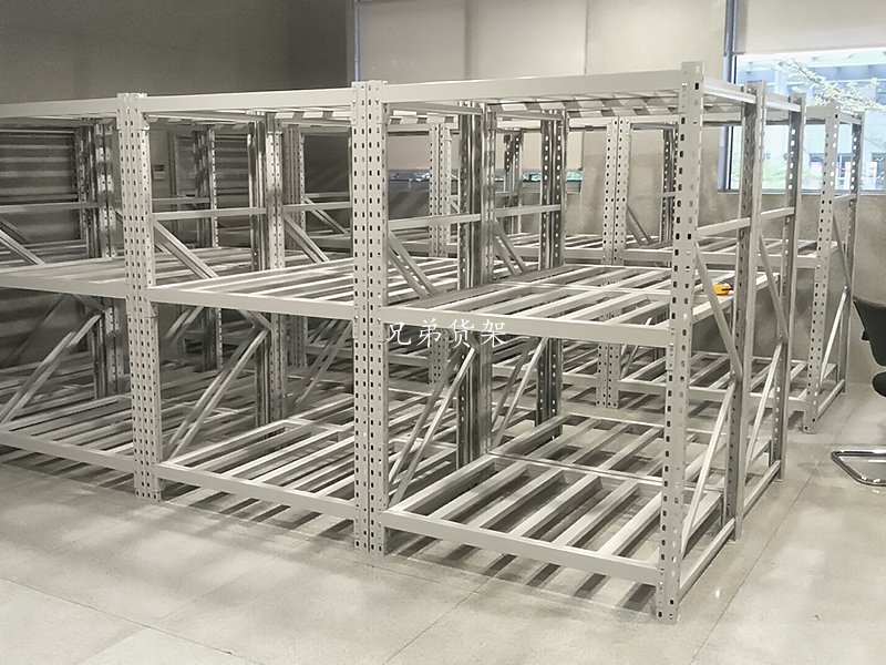 深圳輕型倉儲貨架介紹，輕型貨架多少錢？
