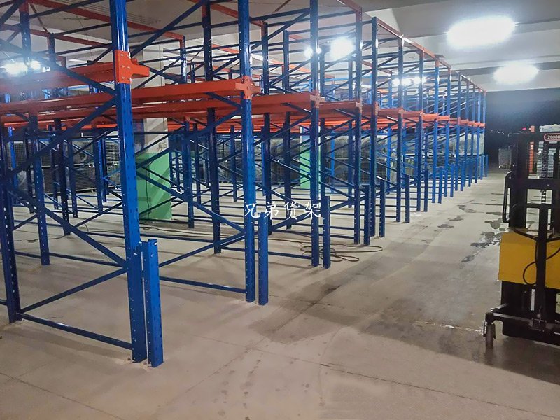 重型貨架之貫通式貨架適合哪些倉(cāng)庫(kù)呢？